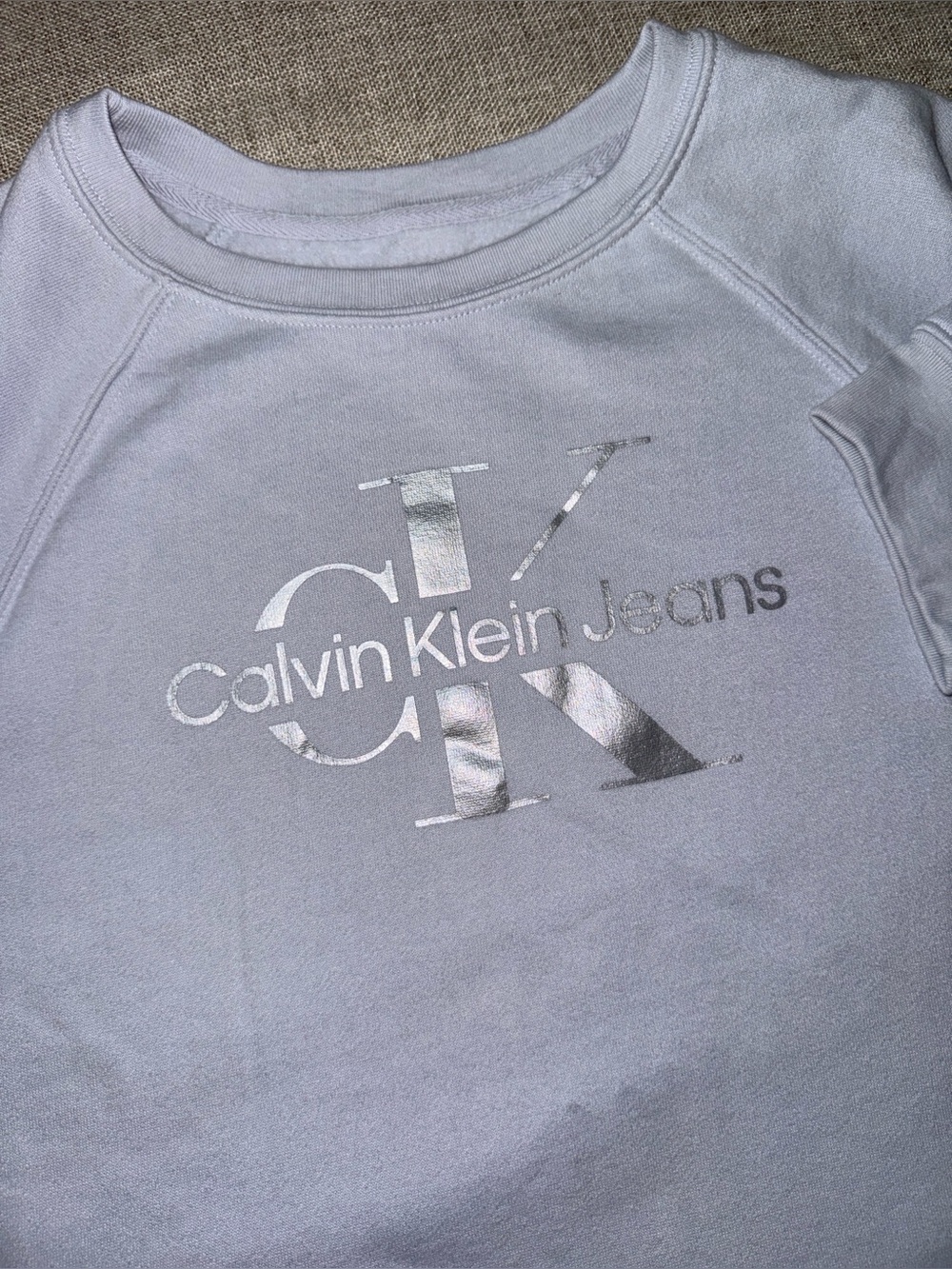 Calvin Klein Jeans Women’s XL Metallic Silver CK Logo Sweatshirt Lavender Pastel - Picture 1 of 9